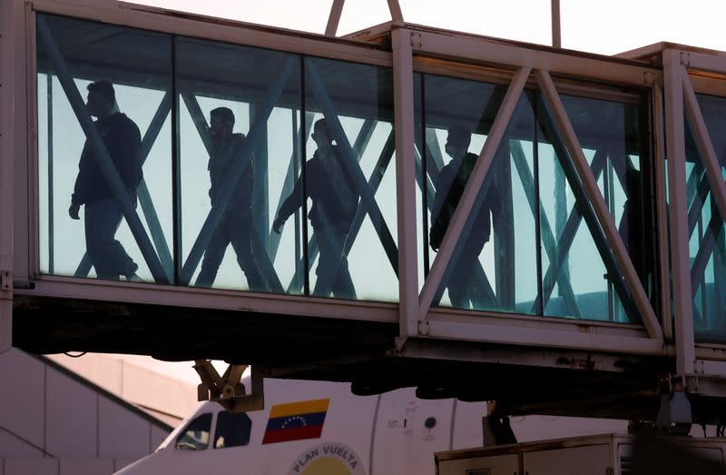 Court Temporarily Blocks Trump’s Shuttering of Migrant Entry Program