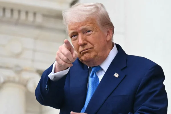 Appeals court temporarily allows Trump tariffs to move ahead Appeals court temporarily allows Trump tariffs to move ahead