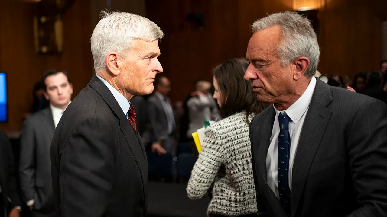 US Senator Cassidy Urges Delay of US Vaccine Meeting